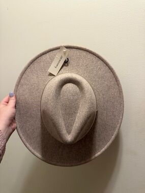 Francesca's Collections Beige Wide-Brim Fedora Hat